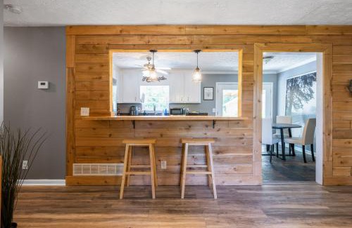 Woodstock Casa | 5BR Combined Units with Hot tub and Grill