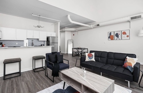 Mile Square Apartamento | 5BR Cozysuites The Block with Pool Table