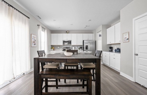 West Newton Casa | 5BR Family & Group Retreat – Near Airport & Downtown Indy!