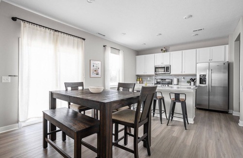 West Newton Casa | 5BR Family & Group Retreat – Near Airport & Downtown Indy!