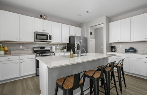 West Newton Casa | 5BR Family & Group Retreat – Near Airport & Downtown Indy!
