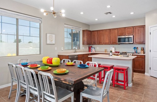 Power Ranch Casa | 5BR Family Home, Pool Arcade 500mbps & 5 KING BEDS