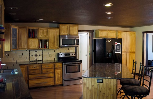 West Valley Casa | 5BR Family Oasis in Boise – Sauna, Spa, Backyard Trampoline & 2-Story Playhouse