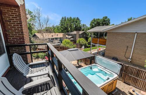 Northwest Arvada Casa | 5br Getaway W Spa Pool, Movie Theater & Arcade