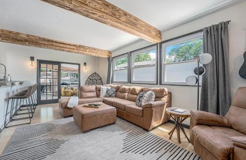 Northwest Arvada Casa | 5br Getaway W Spa Pool, Movie Theater & Arcade