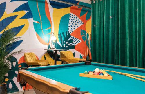Sandy Ridge Villa | 5BR Heated Pool & Grill w Pool Table & Darts