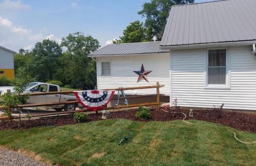 Williamstown Casa | 5BR Home - Pets Allowed by ARK Experience