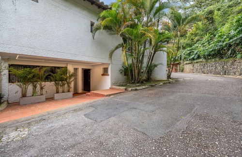 El Tesoro Casa | 5BR House Near Provenza pool table&Private Jacuzzi