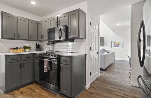 Springdale Casa | 5BR Lake Views with Heated & Chilled Pool & Hot Tub. Centrally Located