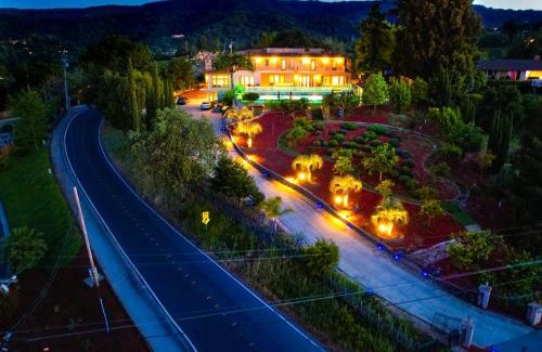 Los Altos Hills Casa | 5BR Luxury with KTV, Pool, View, Near Stanford