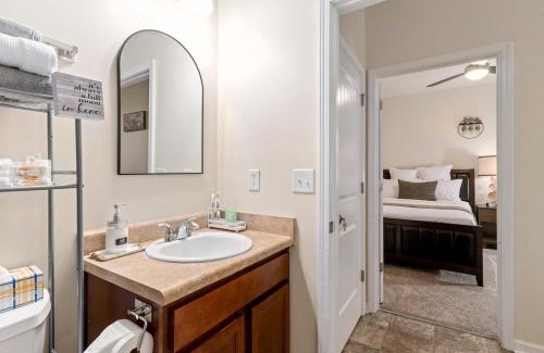 Riverdale Casa | 5BR Oasis with 3 Spa-Like Baths