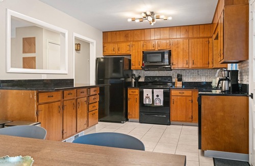 North Stonington Casa | 5BR Pool+Game Room: 1 mi to Foxwoods & Water Park