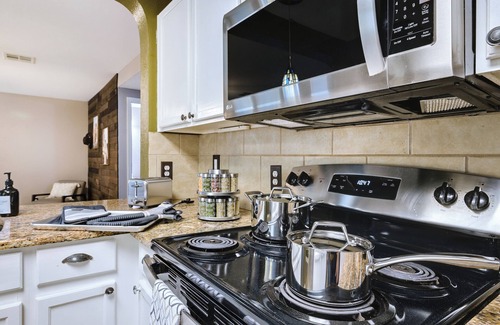 Round Rock Casa | 5BR Retreat: Arcade, Cowboy Pool & Volleyball Oasis in Huge Backyard
