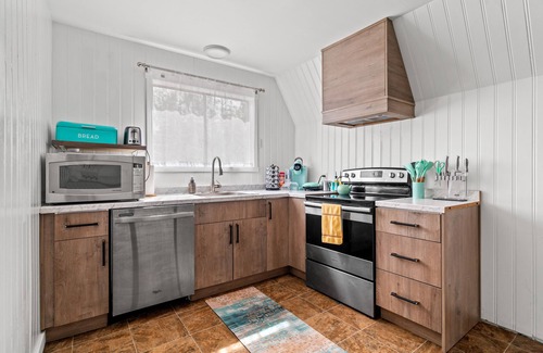 Tukwila Casa | 5BR Seattle Barn house, 15 Min to Stadiums