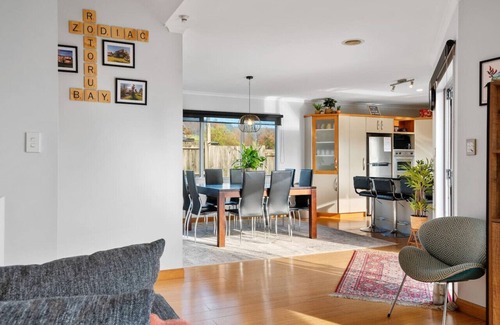 Kawaha Point Casa | 5BR-Sleeps 12, 50m to Lake Near CBD & Attractions