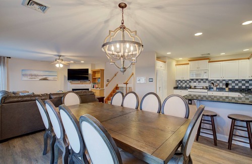 North End Casa | 5BR Steps to Beach & Boardwalk! Beach Tags Included!