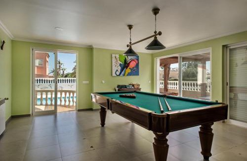 Mato Serrao Villa | 5BR Villa with Private Pool and Snooker Room