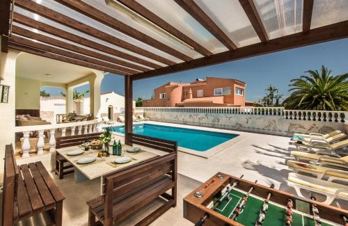 Mato Serrao Villa | 5BR Villa with Private Pool and Snooker Room
