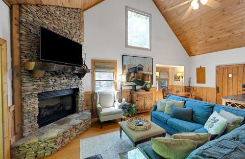 McCaysville Casa | 5br Waterfront Creek Home Hot Tub & Views
