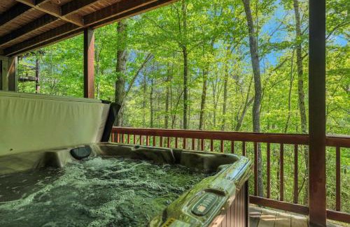McCaysville Casa | 5br Waterfront Creek Home Hot Tub & Views