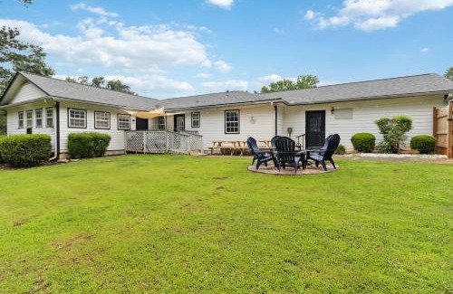 Lawrenceville Casa | 5BR with Game Room & Huge Backyard