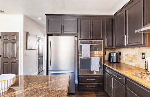 North Natomas Casa | 5BR within 10 min of Waterfront, Airport, Downtown Arena, Eatery, Trails & More!