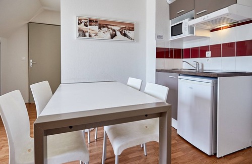 Auberville Condominio | Appartement charmant à 3km de la Plage! Cocina Equipada + Wi-Fi gratuit.