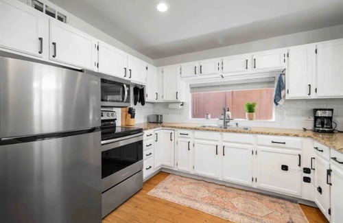 Historic Old Northeast Casa | 5min Drive-DTSP\Flexible Guest Policy\Fully Equipped Kitchen\Patio\Washer-Dryer