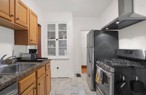 Chatham-Arch Apartamento | 5min to Bottlework & Mass Ave, in quiet area. Recently renovated cozy flat