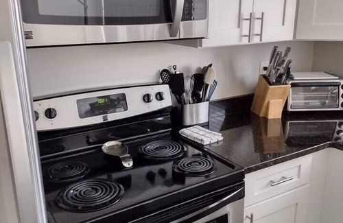 Plymouth Casa | ★ 5 minutos del parque Kellogg ★ Plymouth ★ Estacionamiento ★ W / D ★ 8