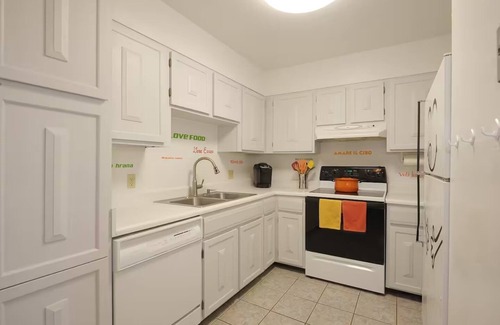 Los Alamos Condominio | 5min to LANL. 2BR/2BH condo downtown Los Alamos