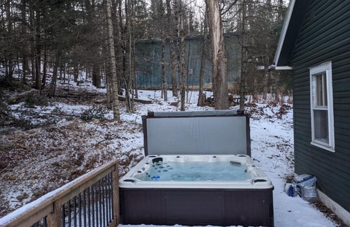 Mont-Tremblant Chalet De Esquí | 5min to Resort, Private Beach, NEW 1000MB internet, 3 Queen Beds,