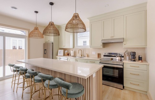 Port Weller Casa | 5min walk to beach! Perfect for a Girls Getaway, local wineries & restaurants!
