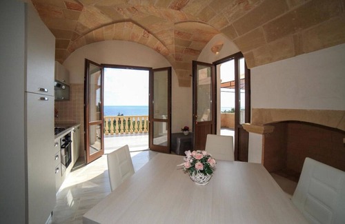 Torre Vado Villa | 5min walk to the sea: large house w/ little pool