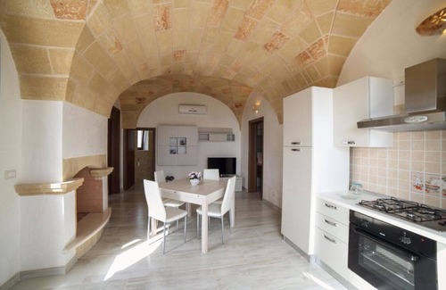 Torre Vado Villa | 5min walk to the sea: large house w/ little pool