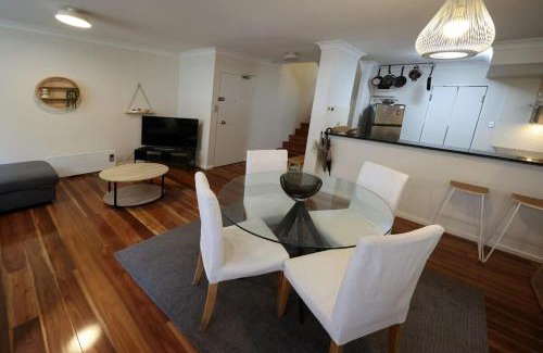 Surry Hills Apartamento | 5mins Walk to Central Station - 2 Bedroom 2 Level