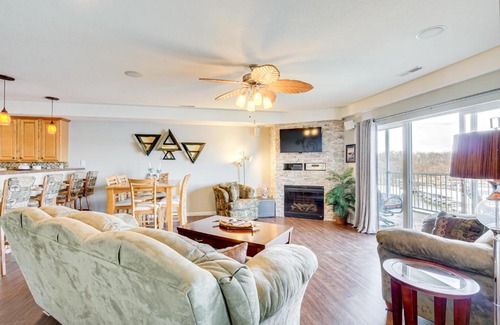 Osage Beach Apartamento | 5th-Floor Lakefront Condo Elevator and Pool Access!
