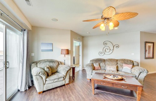 Osage Beach Apartamento | 5th-Floor Lakefront Condo Elevator and Pool Access!