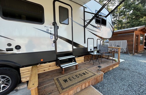 Regional District of Nanaimo Casa | 5th Wheel Glamping by the Ocean