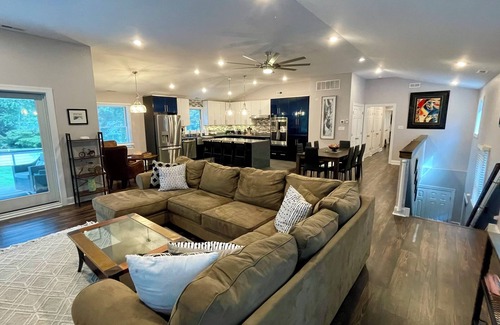 Cape May Court House Casa | 6,000 Sq.ft. 18 Guests, 7-Bed, 6-Bath, Pool, Spa, Outdoor Kitchen, Garden, WIFI.