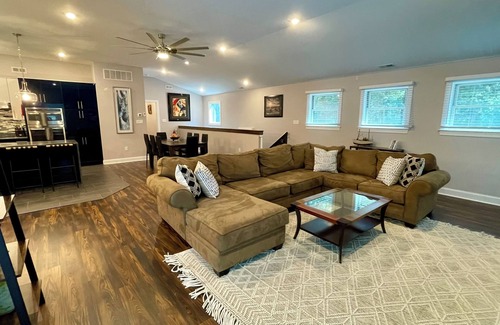 Cape May Court House Casa | 6,000 Sq.ft. 18 Guests, 7-Bed, 6-Bath, Pool, Spa, Outdoor Kitchen, Garden, WIFI.