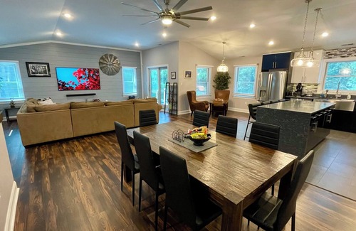 Cape May Court House Casa | 6,000 Sq.ft. 18 Guests, 7-Bed, 6-Bath, Pool, Spa, Outdoor Kitchen, Garden, WIFI.
