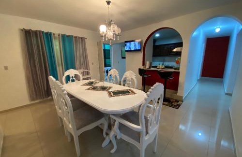 Santiago de los Caballeros Apartamento | 6-1 SANTIAGO CITY GREAT COZY APT TO STAY - Cozy 3 bedrooms Apartment for 7 peoples - close to all kind the business wifi - Air Condition