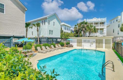 Isle of Palms Casa | 6 10th Avenue by AvantStay Steps to the Beach Pool 2691 sqft
