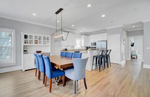 Isle of Palms Casa | 6 10th Avenue by AvantStay Steps to the Beach Pool 2691 sqft