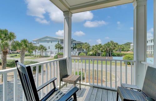 Isle of Palms Casa | 6 10th Avenue by AvantStay Steps to the Beach Pool 2691 sqft