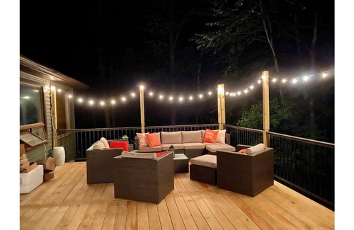Beach Lake Casa | 6.45 ACRE Private Close to Big Bear Mountain, Waterfall, Fire-pit, Loft & more.