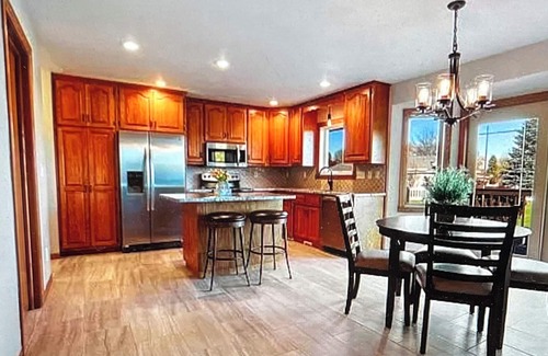 De Pere Casa | 6.5 miles from Lambeau Field! 3 bedrooms with 3.5 bath.