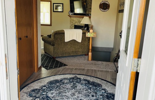 De Pere Casa | 6.5 miles from Lambeau Field! 3 bedrooms with 3.5 bath.