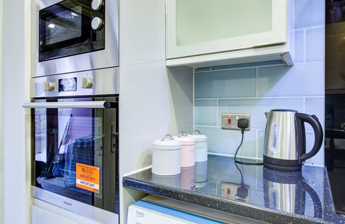 Gooshays Casa | 6 - 7 Beds-sleeps 12-elizabeth Line-free Parking